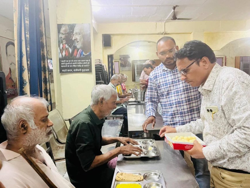 वक्ता मंच द्वारा खुशियों वाली दीवाली का दौर जारी, संभागायुक्त महादेव कांवरे* *वृद्धाश्रम पहुंचे