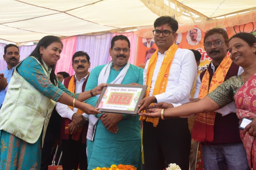 रविशंकर चॉंदमारी स्कूल रायगढ़ की गौरव डॉ.मनीषा त्रिपाठी को मिला उत्कृष्ट सेवा सम्मान