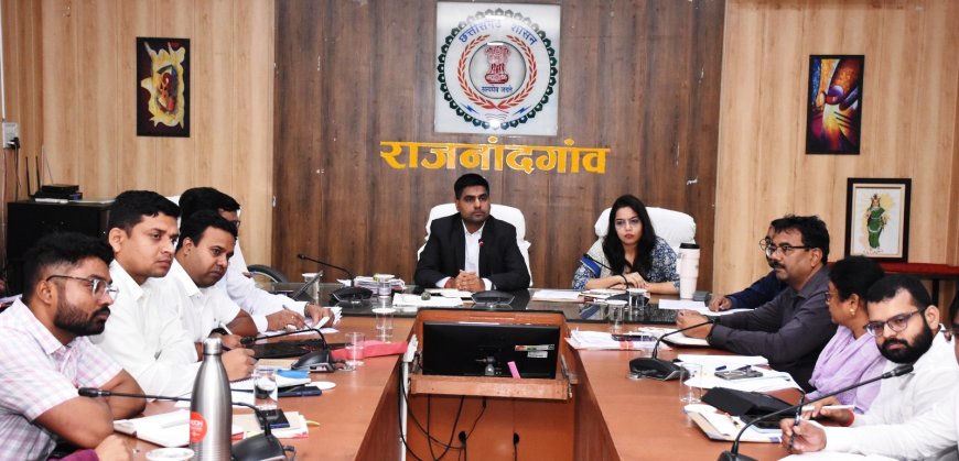 सभी पटवारी मुख्यालय में रहना करें सुनिश्चित : कलेक्टर