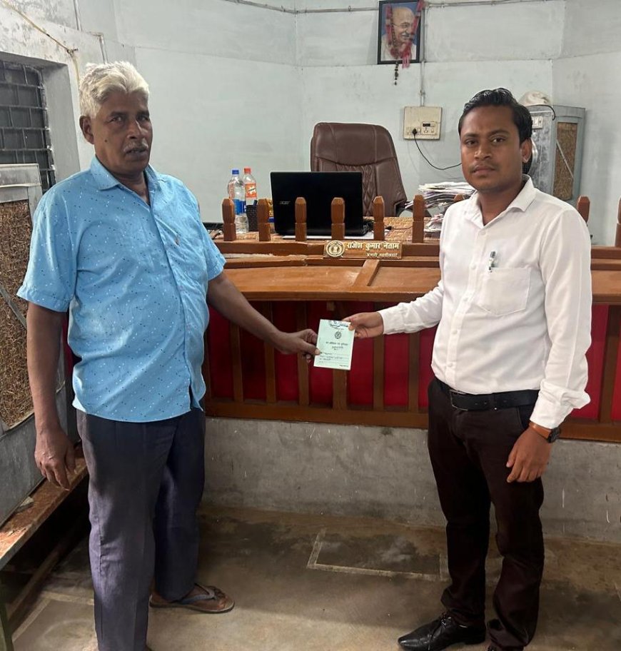 कलेक्टर जनदर्शन में किसान को तत्काल मिली डुप्लीकेट ऋण पुस्तिका