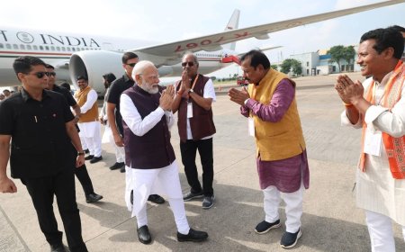 प्रधानमंत्री नरेंद्र मोदी का दुर्ग लोकसभा के सांसद विजय बघेल ने  किया माना विमानतल पर स्वागत अभिनंदन