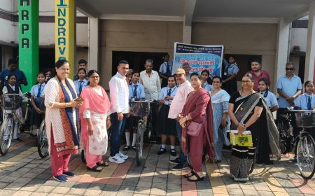 9 स्कूली बच्चों को साइकिल वितरण