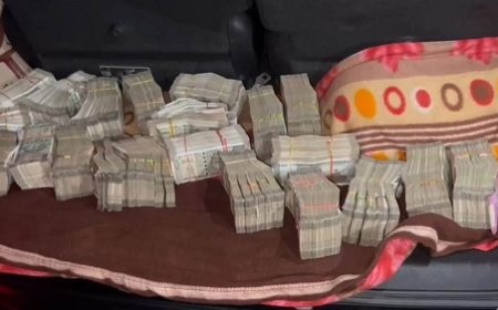 कार से बरामद हुए 3 करोड़, 2 लोग हिरासत में