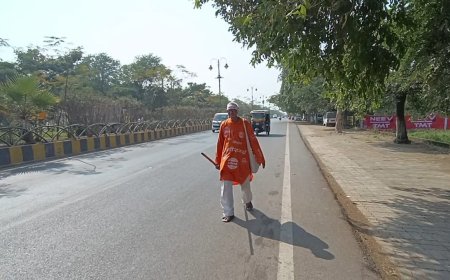 राजभाषा छत्तीसगढ़ी के लिए पैदल विधानसभा पहुंच गए 85 साल के नंदकिशोर शुक्ल!