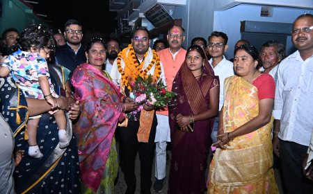 पाटन विधानसभा क्षेत्र के भनसुली निवासी योगेंद्र निर्मल  का CGPSC में 32वां रैंक प्राप्त कर नायब तहसीलदार का दायित्व मिलने पर उनके प्रथम गृह ग्राम भनसुली आगमन पर जनप्रतिनिधियों एवं ग्रामीणों ने भव्य स्वागत एवं सम्मान कर बधाई दी