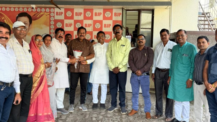 तहसील साहू संघ पाटन के नव निर्वाचित पदाधिकारियों का समाज प्रमुख व नेताओं से मिलने का सिलसिला प्रारंभ , ताम्रध्वज साहू ,डाँ दयाराम साहू ,व साँसद विजय बघेल से किये सौजन्य मुलाकात