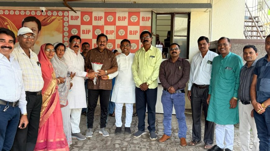 तहसील साहू संघ पाटन के नव निर्वाचित पदाधिकारियों का समाज प्रमुख व नेताओं से मिलने का सिलसिला प्रारंभ , ताम्रध्वज साहू ,डाँ दयाराम साहू ,व साँसद विजय बघेल से किये सौजन्य मुलाकात