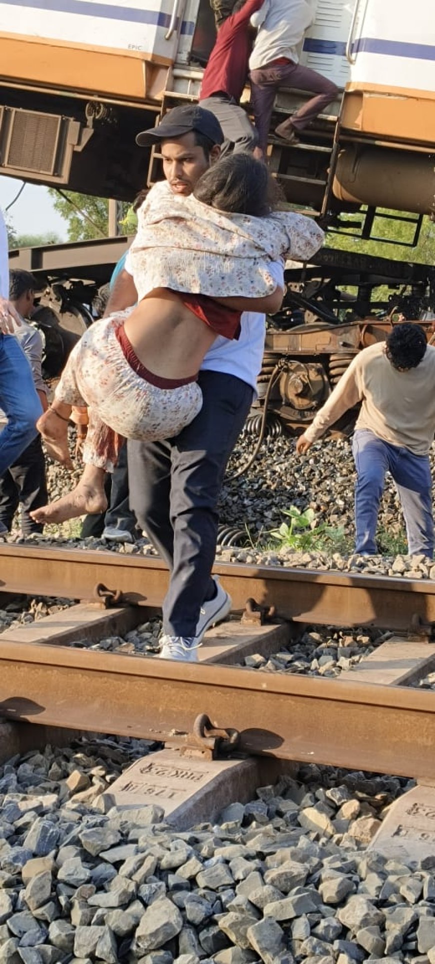 बिलासपुर रेल हादसे की तस्वीरें, देखिए