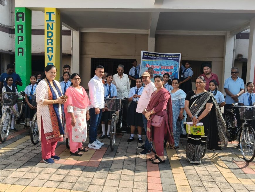 9 स्कूली बच्चों को साइकिल वितरण