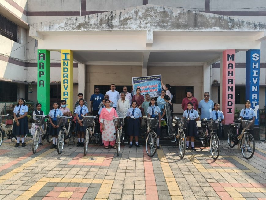 9 स्कूली बच्चों को साइकिल वितरण
