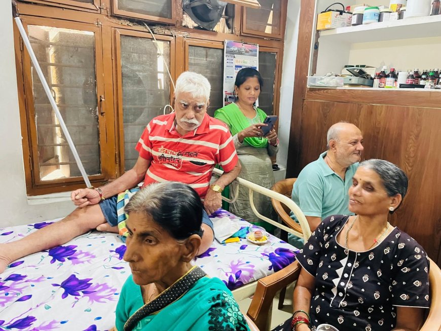 वक्ता मंच द्वारा वृद्धाश्रम हेतु 1 माह का राशन प्रदान किया गया