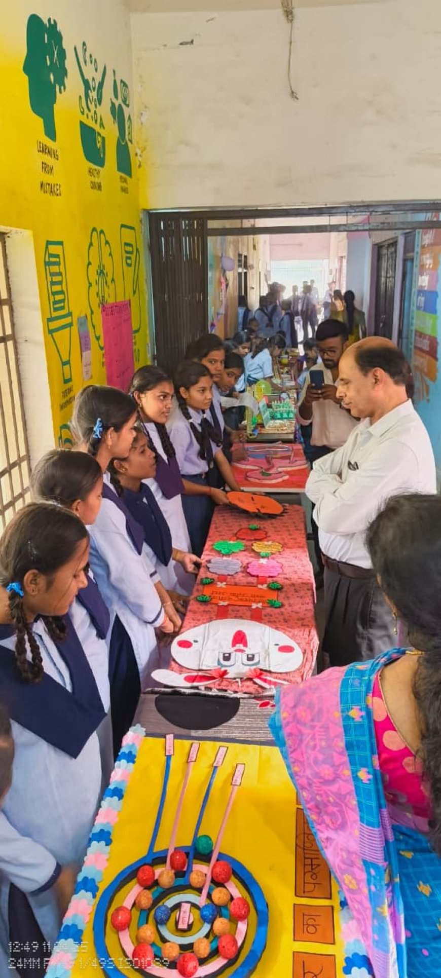 स्वामी आत्मानंद उत्कृष्ट अंग्रेजी माध्यम विद्यालय, अमलेश्वर में ' *बाल प्रतिभा संगम ज्ञानोत्सव मेला* ' का भव्य आयोजन