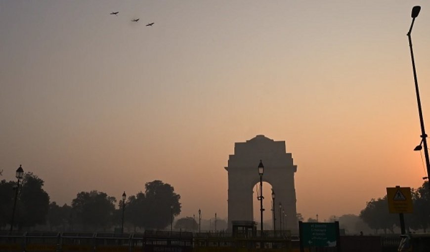 दिल्ली में प्रदूषण का प्रहार, सरकारी दफ्तरों के समय में बड़ा बदलाव; ट्रैफिक घटेगा