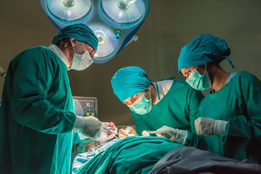 ब्लास्ट में टूटी चेहरे की 100 हड्डियां, जोड़कर बच्चे को दी नई जिंदगी,डॉक्टरों ने कर दिया कमाल…