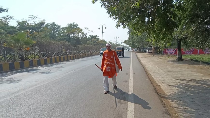 राजभाषा छत्तीसगढ़ी के लिए पैदल विधानसभा पहुंच गए 85 साल के नंदकिशोर शुक्ल!