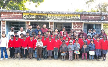 *मानव सेवा मिशन ने स्कूली बच्चों को वितरित किया स्वेटर*