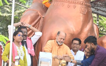 छत्तीसगढ़ भारत के प्रथम गदर के स्वतंत्रता संग्राम सेनानी वीर नारायण सिँह की प्रतिमा पर "शहीद अमर जवान ज्योति " राज्य आंदोलनकरियों ने प्रकाश कर अनावरण देश दुनिया को राज्य आंदोलन छसपा किसान मोर्चा के अध्यक्ष अनिल दुबे के नेतृत्व में समर्पित किया-राज्य आंदोलनकारी