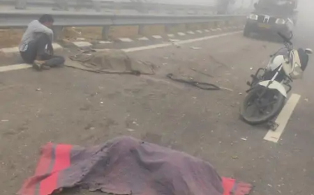 मां की अस्थियां लेकर जा रहे 3 बेटे समेत चार की मौत