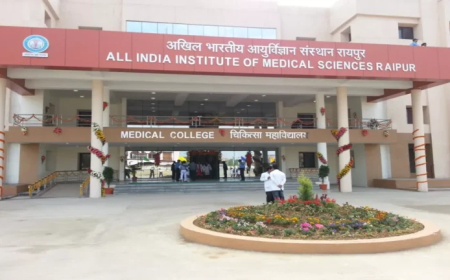 एम्स रायपुर के एमबीबीएस छात्रों का राष्ट्रीय स्तर पर परचम, फार्मक्वेस्ट 2025 में प्रथम स्थान
