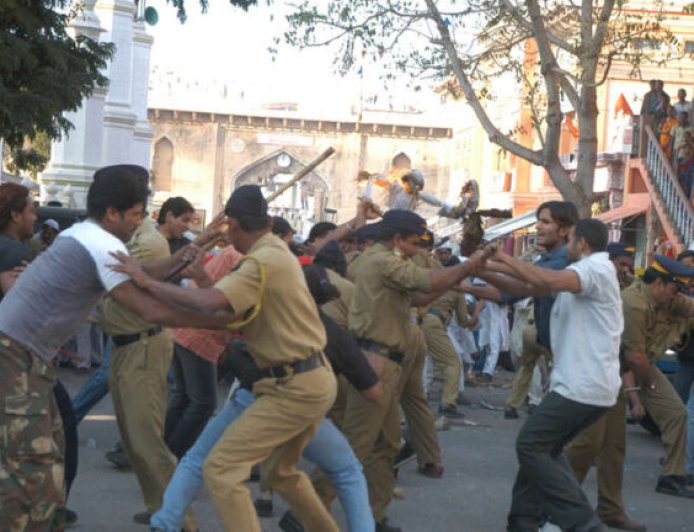 सरगुजा में ग्रामीणों और पुलिस के बीच हिंसक झड़प, अपर कलेक्टर समेत 24 पुलिसकर्मी घायल