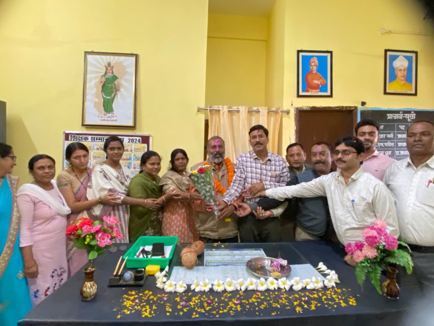 आर. के. वैष्णव ने शासकीय उच्चतर माध्यमिक विद्यालय, गुधेली में प्राचार्य पद पर कार्यभार ग्रहण किया " "प्राचार्य बनने पर विद्यालय परिवार ,विद्यार्थियों व ग्रामीणों ने दिया हार्दिक बधाई,  शिक्षकों ,विद्यार्थियों व ग्रामीणों ने किया गर्म जोशी से स्वागत, गुधेली में हर्ष का माहौल*