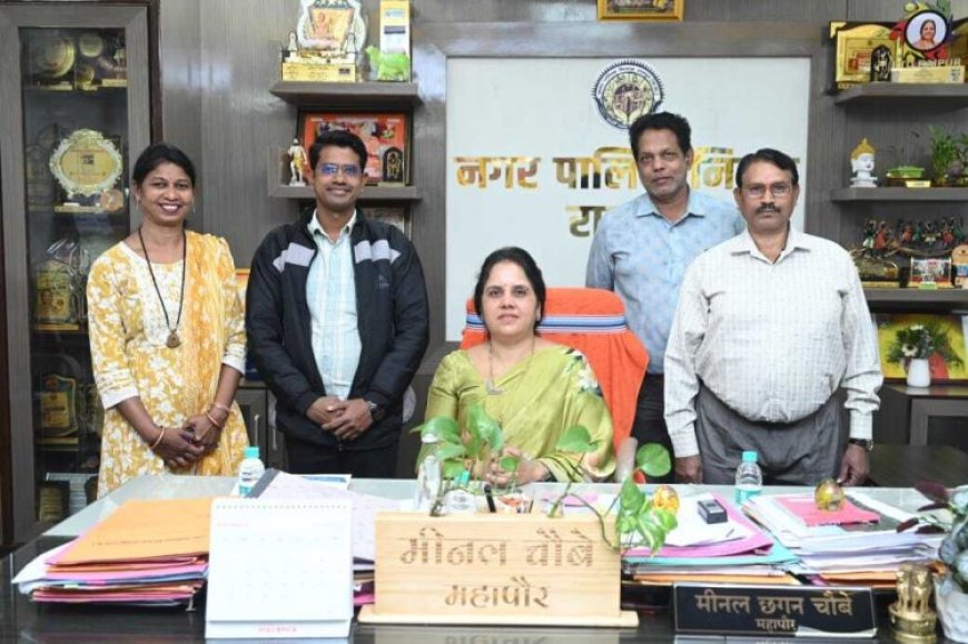 वामन राव लाखे वार्ड क्रमांक 66 में जल भराव से मुक्ति हेतु दंतेश्वरी चौक से नवनिर्माण नाले की स्वीकृति मिलने पर महापौर मीनल चौबे से कॉलोनी वासियों का सौजन्य भेंट