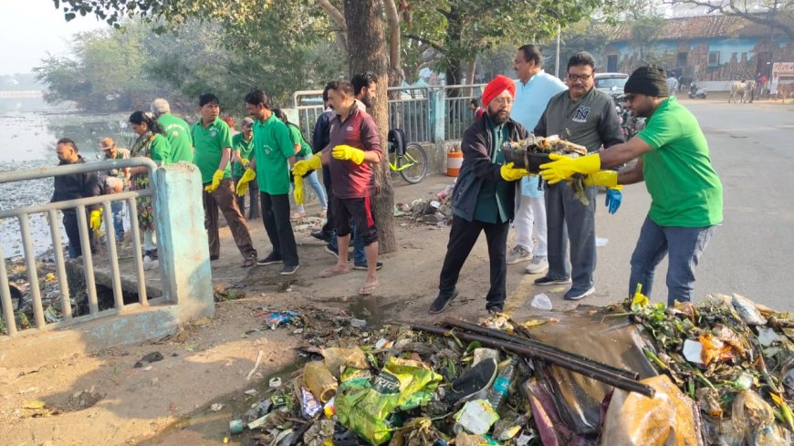 प्रदेश अध्यक्ष एवं संस्थापक अमिताभ दुबे के नेतृत्व में ग्रीन आर्मी का ऐतिहासिक अभियान ,  महाराजबंध तालाब सफाई के 10 दिन पूरे, प्रतिदिन निकल रहा 2 ट्रक कचरा