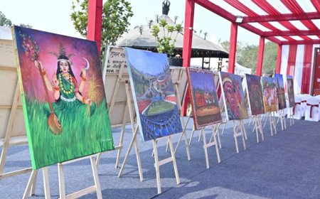 रायपुर साहित्य उत्सव में जितने साहित्य के रंग बिखरे, उतने ही चित्रकला के भी