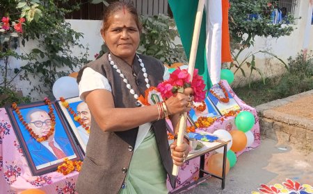 शासकीय उच्चतर माध्यमिक विद्यालय पथरी में गणतंत्र दिवस पर ध्वजारोहण,  प्रभातफेरी में डा गंगा शरण पासी का जोरदार नारा पथरी गांव वासियों को मोहित कर दिया