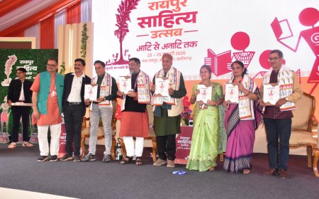 साहित्य उत्सव में कवयित्री स्मृति दुबे के काव्य संग्रह 'करुणप्रकाश' का हुआ गरिमामय विमोचन