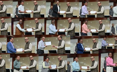 ई-ऑफिस में उत्कृष्ट कार्य करने वाले अधिकारी- कर्मचारियों को मुख्य सचिव ने किया सम्मानित, कहा – बायोमेट्रिक उपस्थिति दर्ज कराना अनिवार्य