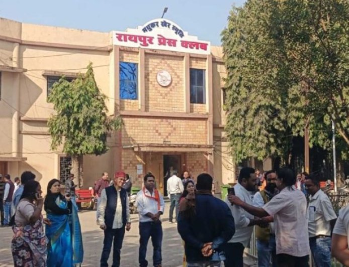 रायपुर प्रेस क्लब चुनाव, पत्रकारों में काफी उत्साह, दोपहर 2 बजे तक लगभग 250 पत्रकारों ने किया मतदान