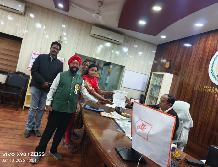 महाराजबंध तालाब संरक्षण को लेकर ग्रीन आर्मी ने कलेक्टर को सौंपा ज्ञापन