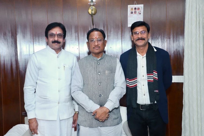 *TET विवाद के उचित समाधान हेतु प्रधानमंत्री से मुलाकात कर ज्ञापन देने दिल्ली पहुँचा शालेय शिक्षक संघ : आज मुख्यमंत्री से मिलकर निजी मोबाइल से ई-अटेंडेंस को बंद करने व प्रथम नियुक्ति तिथि से सेवा गणना कर समस्त हितलाभ प्रदान करने की रखी मांग*