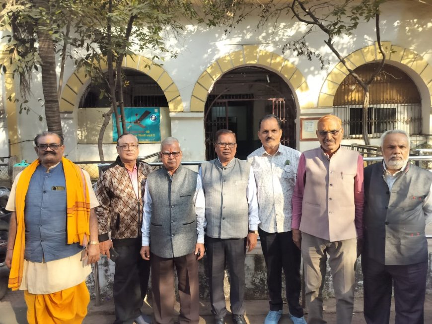 भारतीय राज्य पेंशनर्स महासंघ का प्रतिनिधि मंडल कलेक्टर गौरव सिंह से मिले, पेंशनरों को दिसंबर माह का पेंशन दिलाने की मांग, कलेक्टर ने बैंक प्रशासन को जीवन प्रमाणपत्र शिविर लगाने के निर्देश दिए