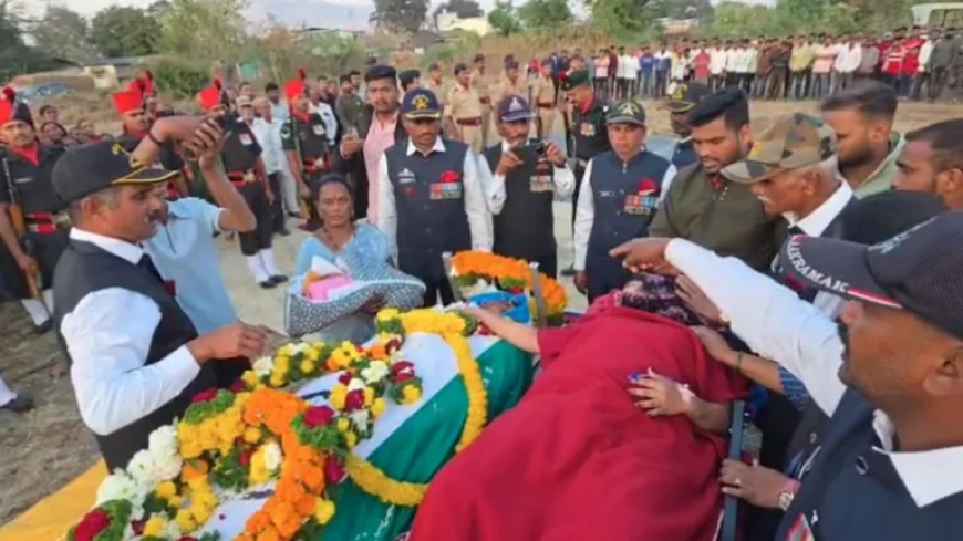 8 घंटे पहने जन्मी बेटी ने तिरंगे में लिपटे जवान को दी आखिरी विदाई ,दिल चीर देने वाला पल …