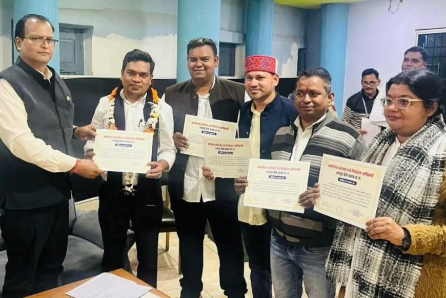 रायपुर प्रेस क्लब चुनाव के परिणाम घोषित, मोहन तिवारी बने अध्यक्ष, दिलीप साहू उपाध्यक्ष और गौरव शर्मा महासचिव निर्वाचित