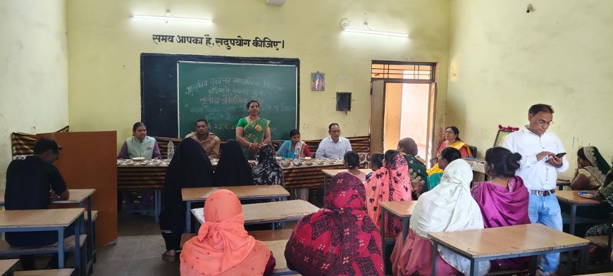 *शासकीय उच्चतर माध्यमिक विद्यालय चॉंदमारी में त्रैमासिक बैठक सह पी टी एम का आयोजन*
