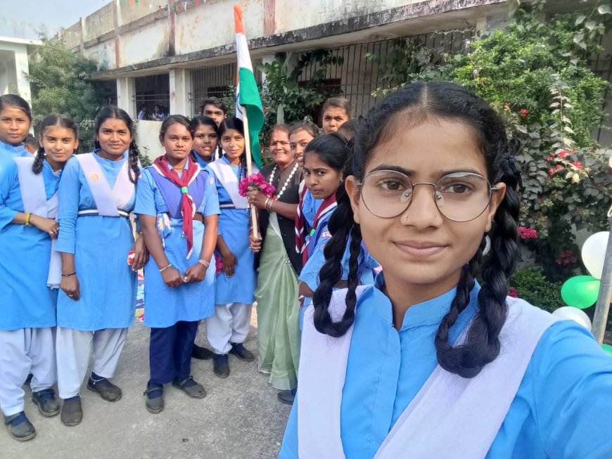 शासकीय उच्चतर माध्यमिक विद्यालय पथरी में गणतंत्र दिवस पर ध्वजारोहण,  प्रभातफेरी में डा गंगा शरण पासी का जोरदार नारा पथरी गांव वासियों को मोहित कर दिया