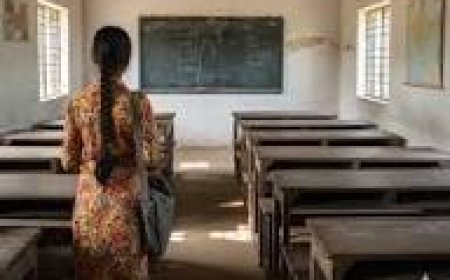 गर्ल्स स्कूल के हेडमास्टर ने की आपत्तिजनक हरकत, शिक्षा विभाग ने किया सस्पेंड