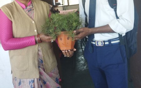 बच्चों ने शिक्षिका डा गंगा शरण पासी जी को कहा आप हमेशा हम सबको याद आओगे