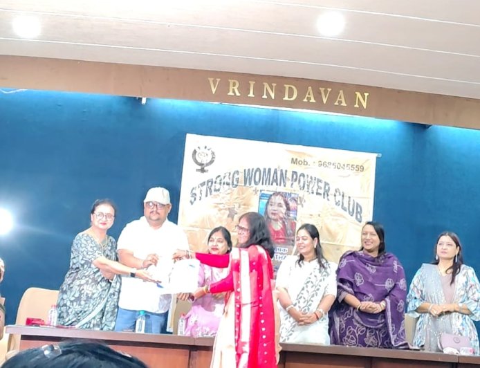 छत्तीसगढ़ की शिक्षिका डॉ. गंगा शरण पासी स्ट्रांग woman power सम्मान से सम्मानित