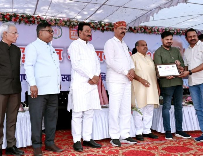 रजत वर्ष पर छत्तीसगढ़ स्टेट पावर कंपनियों ने मनाया रजत महोत्सव, विद्युत उपभोक्ता हुए सम्मानित