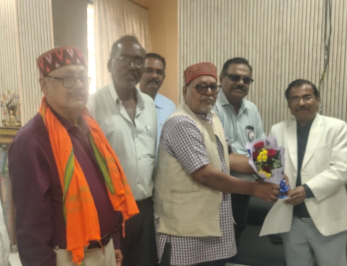 सेवानिवृत्ति के दिन ही समस्त देयताओं व PPO प्रदान करने की मांग भारतीय राज्य पेंशनर्स महासंघ ने रायपुर संभाग आयुक्त को सौंपा ज्ञापन