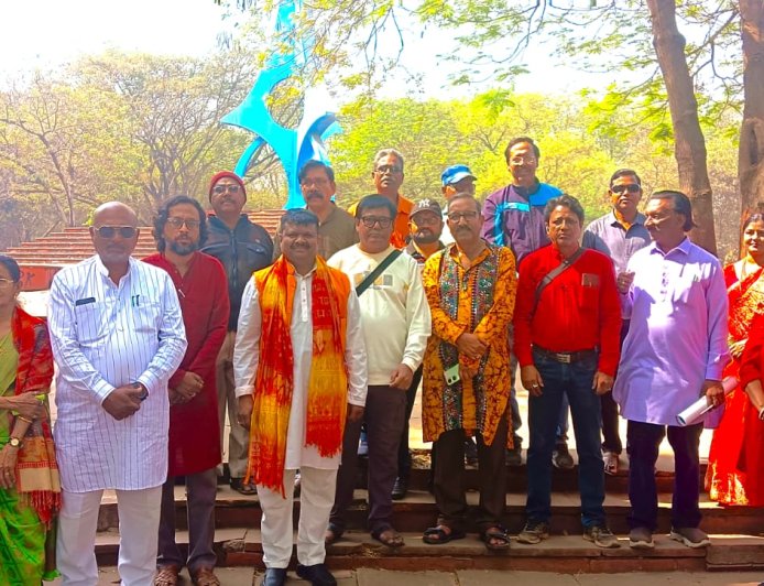 *विश्व कवि गुरुदेव रविंद्र नाथ टैगोर की खंडित प्रतिमा प्रबंधन ने संधारण के लिए मैत्री बाग स्थानांतरित किया*