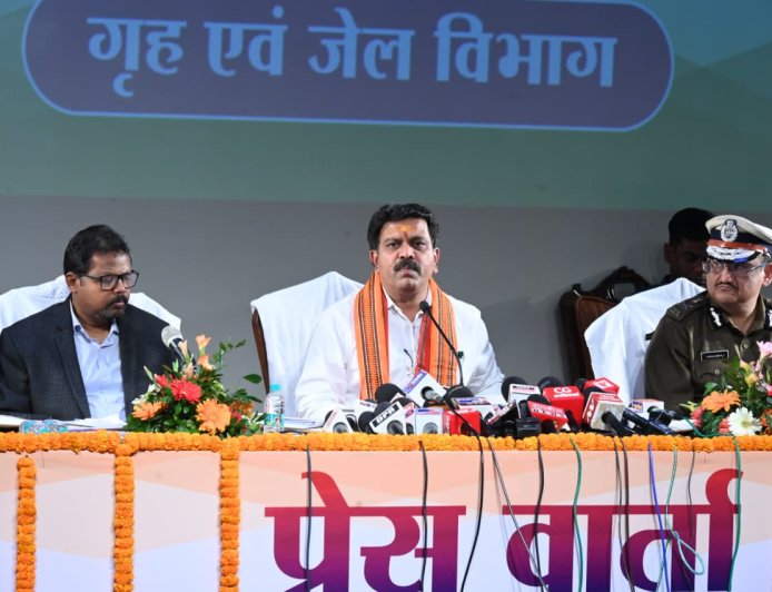 लोकतंत्र में बंदूक दिखा कर भय और हिंसा फैलाने वालों के लिए कोई स्थान नहीं