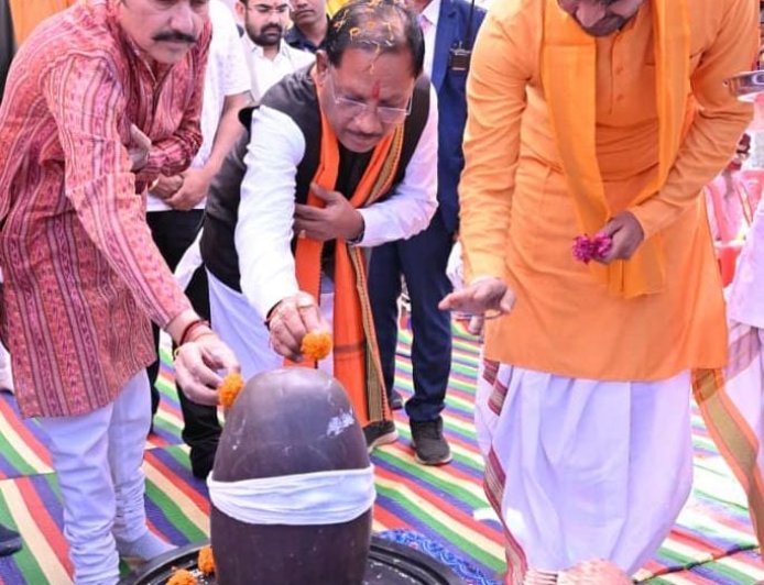 नीलकंठेश्वर महादेव मंदिर के प्राण-प्रतिष्ठा समारोह में मुख्यमंत्री  विष्णु देव साय हुए शामिल