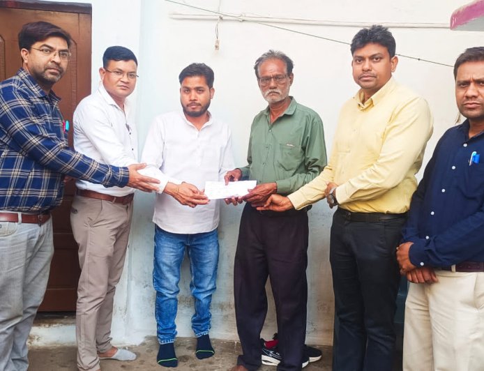 सहायक शिक्षक /समग्र शिक्षक फेडरेशन ब्लॉक इकाई ,तिल्दा के द्वारा कल्याण कोष की राशि- 75000 रुपये प्रदान