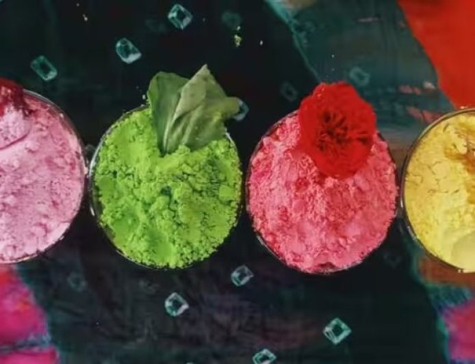 प्राकृतिक संसाधनों का उपयोग कर तैयार कर रही हैं हर्बल गुलाल बिहान दीदियां