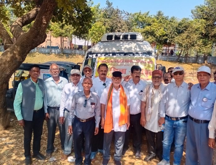 धार्मिक एवं सांस्कृतिक यात्रा में पेंशनर्स ने प्राप्त किया आध्यात्मिक और सांस्कृतिक अनुभव, “सत्यमेव जयते” की ऐतिहासिक पृष्ठभूमि से अवगत हुए वरिष्ठ पेंशनर्स